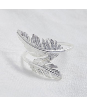 silver double feather ring...